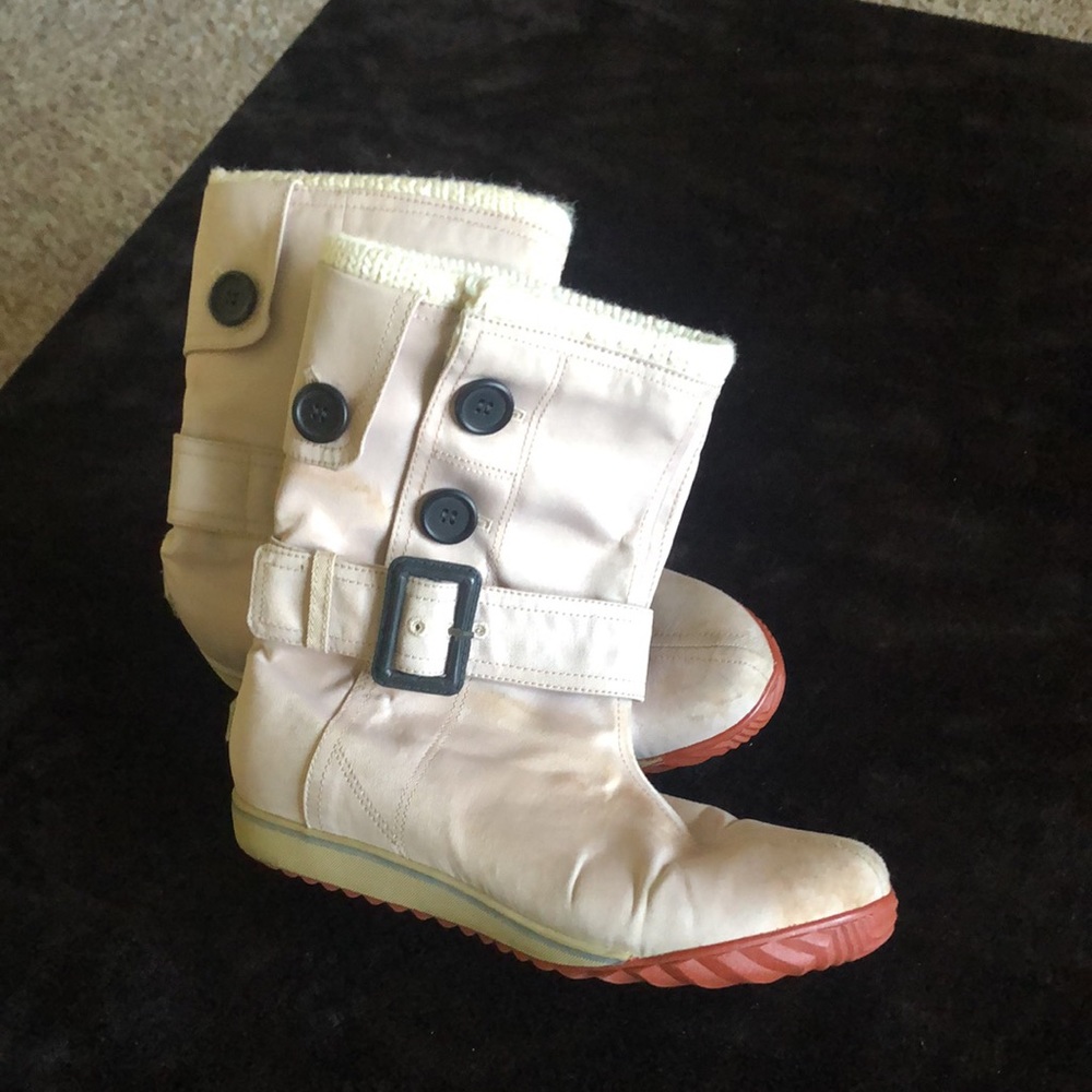 Boots - Picture 2 of 4